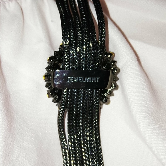 Jewelmint 💎Statement 💐Bracelet - Picture 6 of 8
